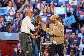 Obama Rallies Alongside Eminem - Detroit