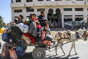 People Flee Beit Lahia - Gaza