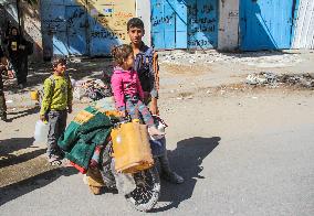 People Flee Beit Lahia - Gaza