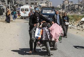 People Flee Beit Lahia - Gaza