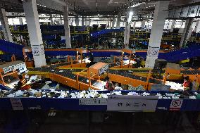 Double 11 Shopping Carnival Logistics Peak in Fuyang