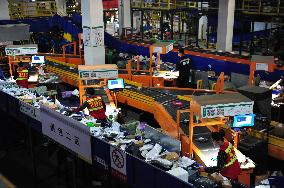 Double 11 Shopping Carnival Logistics Peak in Fuyang