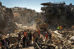 Rescuers After Israeli Strike Demolished Buildings - Beirut