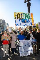 Free Paul Watson Protest - Paris