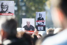 Free Paul Watson Protest - Paris