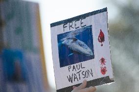 Free Paul Watson Protest - Paris