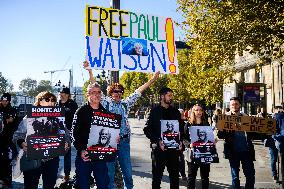 Free Paul Watson Protest - Paris