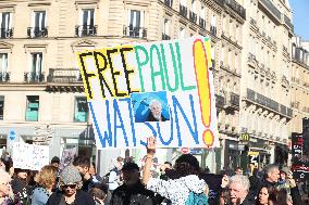 Free Paul Watson Protest - Paris