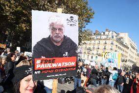 Free Paul Watson Protest - Paris