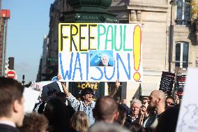 Free Paul Watson Protest - Paris