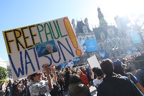 Free Paul Watson Protest - Paris