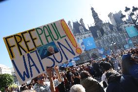 Free Paul Watson Protest - Paris