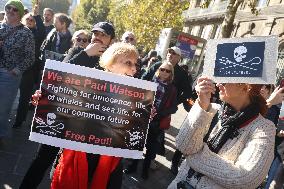 Free Paul Watson Protest - Paris