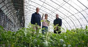 Tim Cook Visits An Organic Farm - Beijing