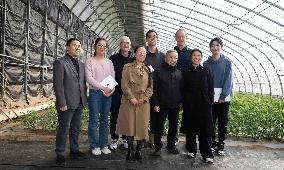 Tim Cook Visits An Organic Farm - Beijing