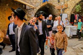 Settlers Storm The Old City Of Hebron - West Bank