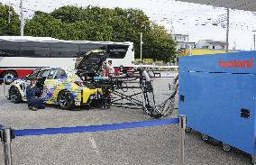 Toyota, Iwatani test-fuels liquid hydrogen car