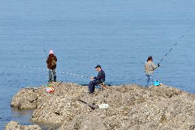 Chinese Fishing Crowd