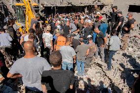 30 Killed In Israeli Strike Near Hospital - Beirut