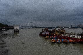 Cyclone Dana Starts Landfall In India.