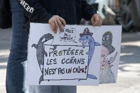 Free Paul Watson Protest - Paris