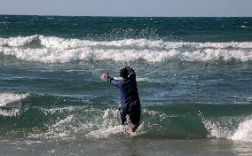 Fisherman Braves Shellfire To Bring Food Home - Palestine