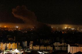 Israeli Air Strikes Hit Beirut Suburbs