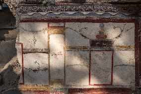 Tiny House With Erotic Frescoes Uncovered - Pompeii