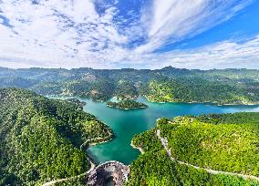 Mingyue Lake Scenery in Chongqing