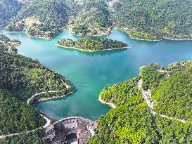 Mingyue Lake Scenery in Chongqing