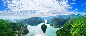 Mingyue Lake Scenery in Chongqing