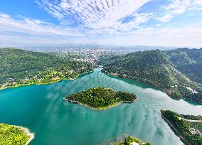 Mingyue Lake Scenery in Chongqing