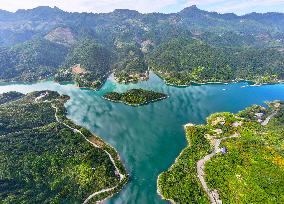 Mingyue Lake Scenery in Chongqing