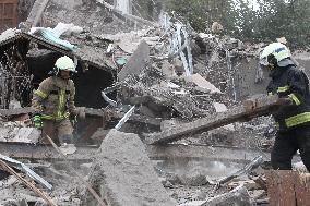 Aftermath of Russian shelling of Dnipros Novokadatskyi district