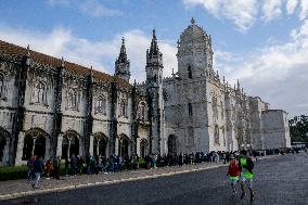 Daily Life In Lisbon