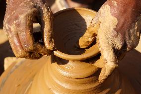 Indian Potters Make Earthen Lamps Ahead Of Diwali Festival - Ajmer