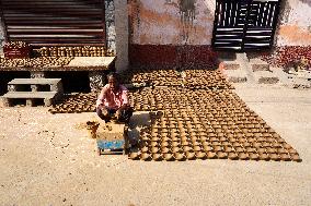 Indian Potters Make Earthen Lamps Ahead Of Diwali Festival - Ajmer