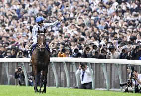 Horse racing: Do Deuce claims autumn Tenno-sho