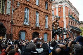 Toulouse: Three Days Of Street Show With Giants Machines By Delaroziere's Art Compagny "La Machine'