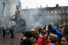 Toulouse: Three Days Of Street Show With Giants Machines By Delaroziere's Art Compagny "La Machine'