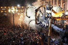 Toulouse: Three Days Of Street Show With Giants Machines By Delaroziere's Art Compagny "La Machine'