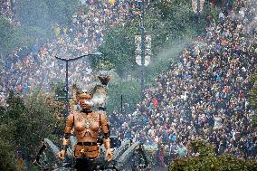 Toulouse: Three Days Of Street Show With Giants Machines By Delaroziere's Art Compagny "La Machine'