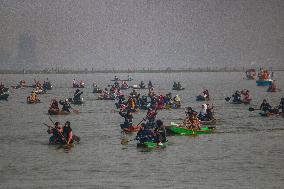 First Ever Traditional Women Boat Race In Kashmir