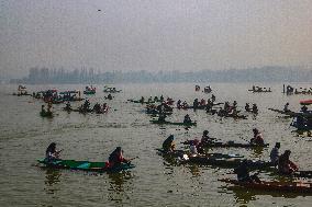 First Ever Traditional Women Boat Race In Kashmir