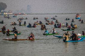 First Ever Traditional Women Boat Race In Kashmir