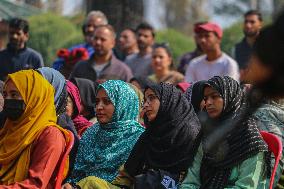 First Ever Traditional Women Boat Race In Kashmir