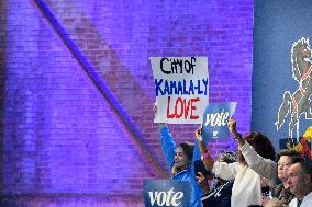 US Vice President Kamal Harris Rallies in Philadelphia, PA