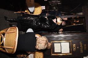 Madonna At Le Square Trousseau Restaurant - Paris