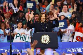 Kamala Harris Holds A Campaign Rally - Philadelphia