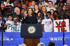 Kamala Harris Holds A Campaign Rally - Philadelphia